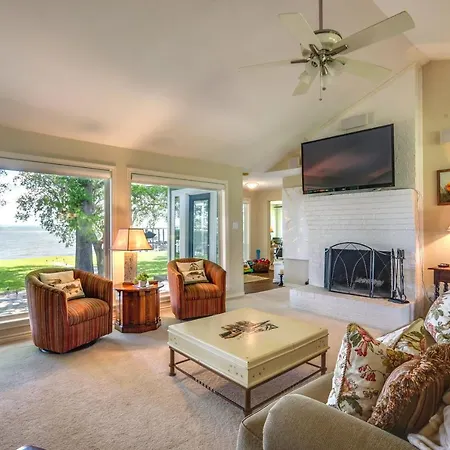 Lakefront Livingston Vacation Rental With Boat Dock!